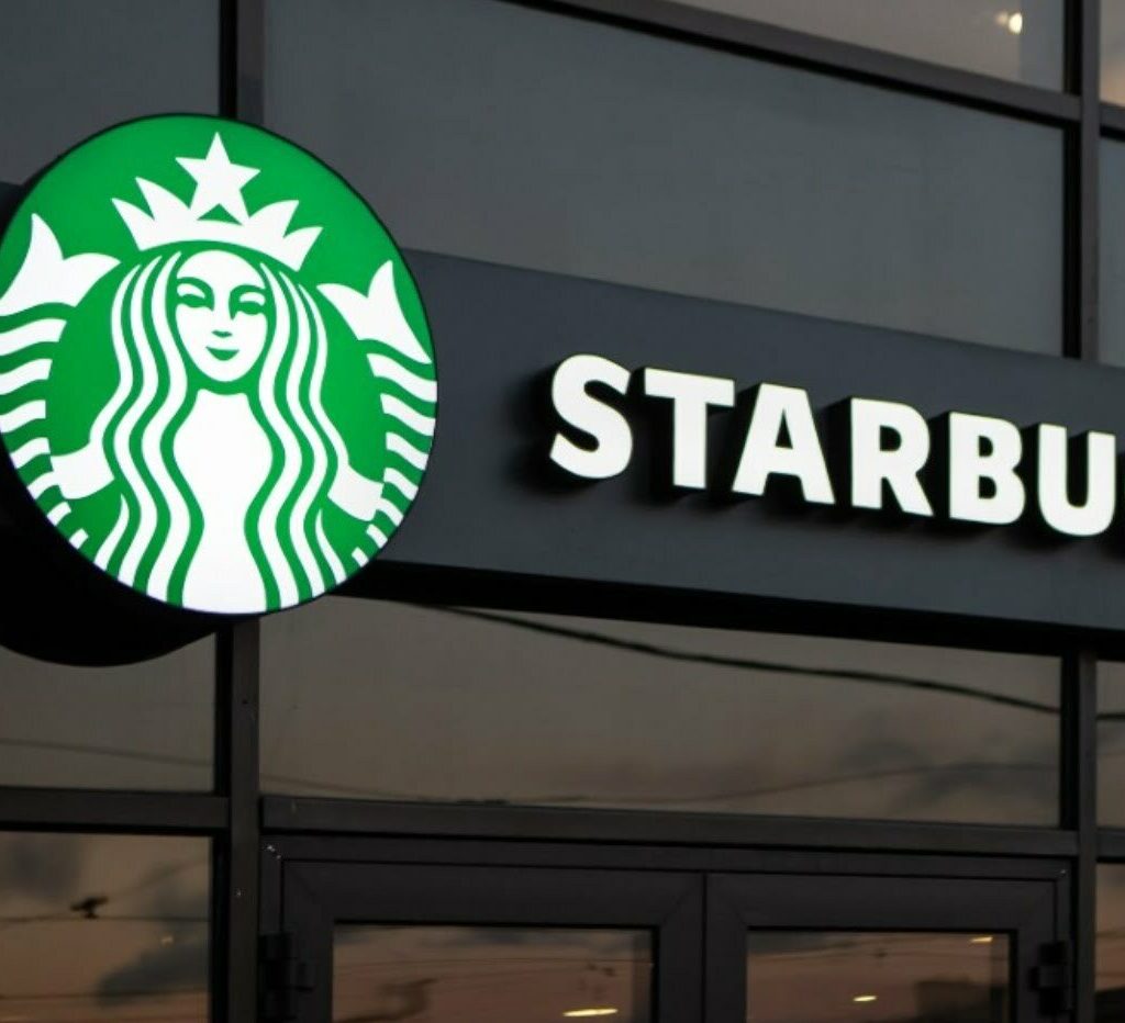 Starbucks запустить програму лояльності з NFT-токенами на блокчейні Polygon